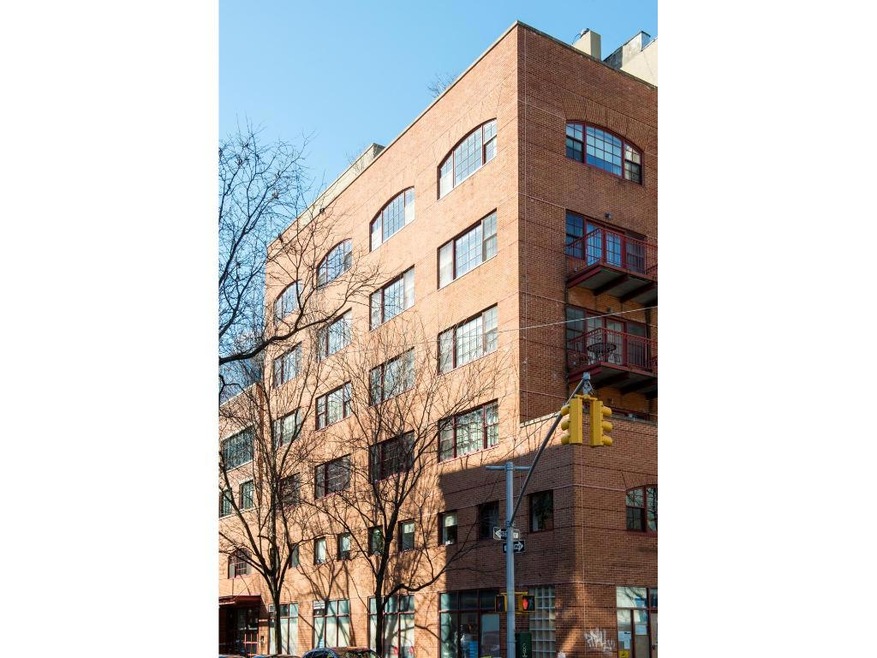 202 Spring St unit FLRTHRU, New York, NY 10012 - photo 1