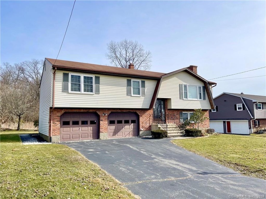 755 Oronoke Rd, Waterbury, CT 06708 - photo 1