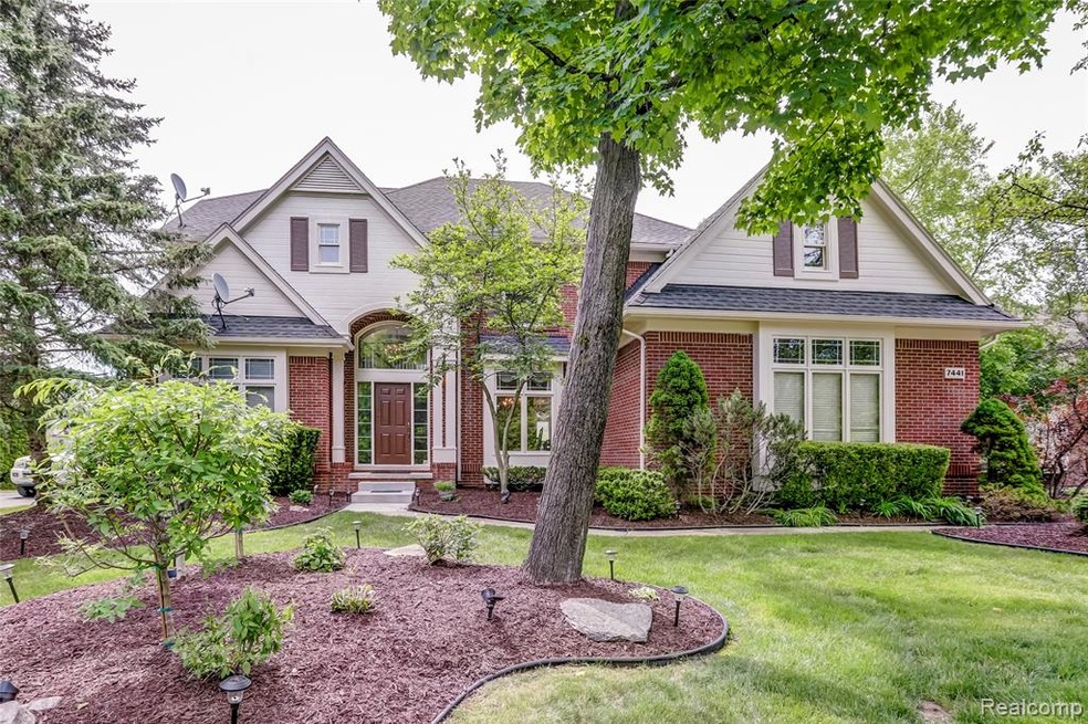7441 Colchester Ln, West Bloomfield, MI 48322 - photo 1