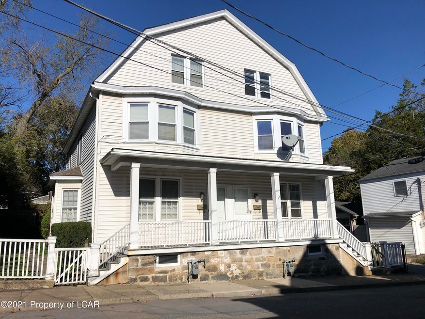 125 W Magnolia St, Hazleton, PA 18201 - photo 1