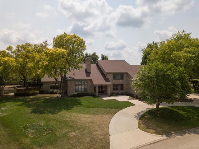 1810 Cardinal Ct, Pontiac, IL 61764 - photo 1