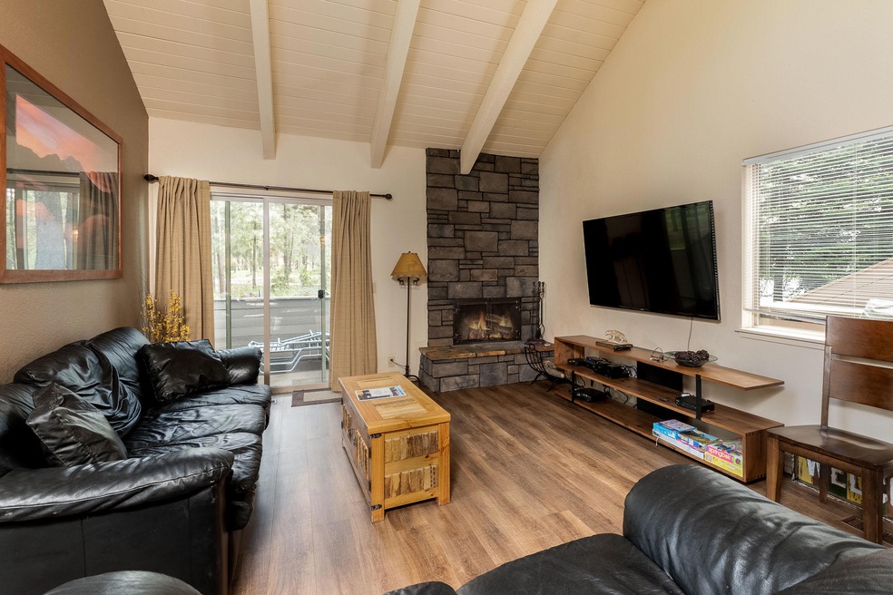 17652 Tennis Village unit 37, Sunriver, OR 97707 - photo 1