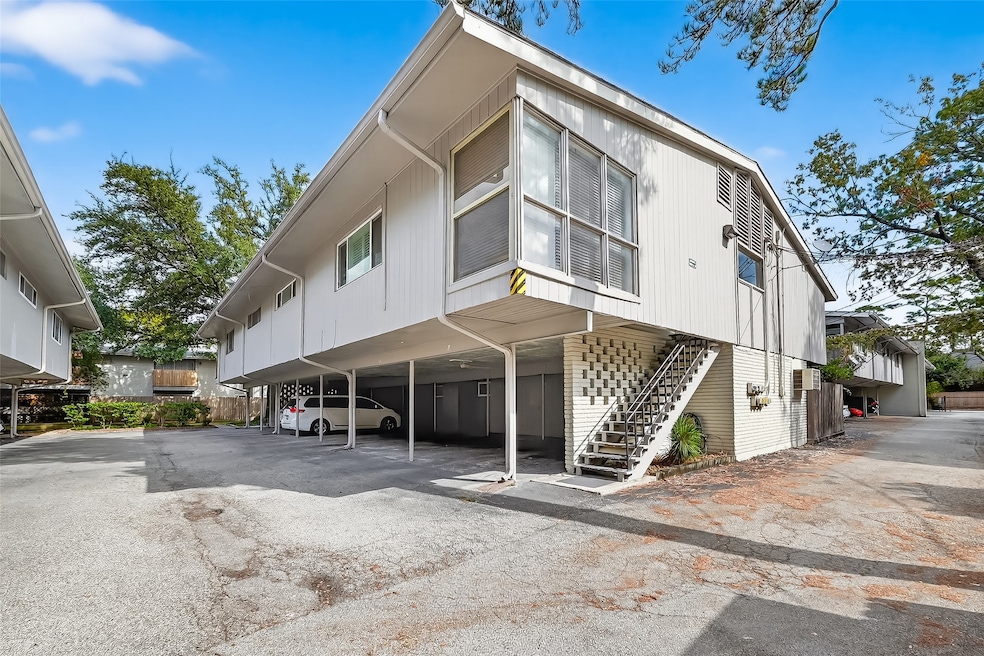 909 Silber Rd unit 16, Houston, TX 77024 - photo 1