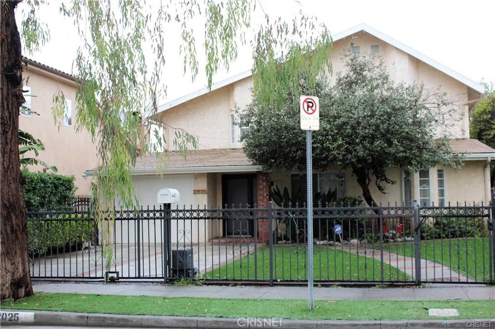 22025 Martinez St, Woodland Hills, CA 91364 - photo 1