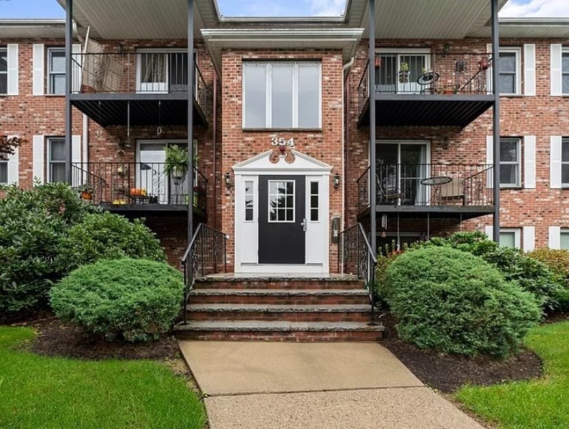 354 Neponset St unit M, Canton, MA 02021 - photo 1
