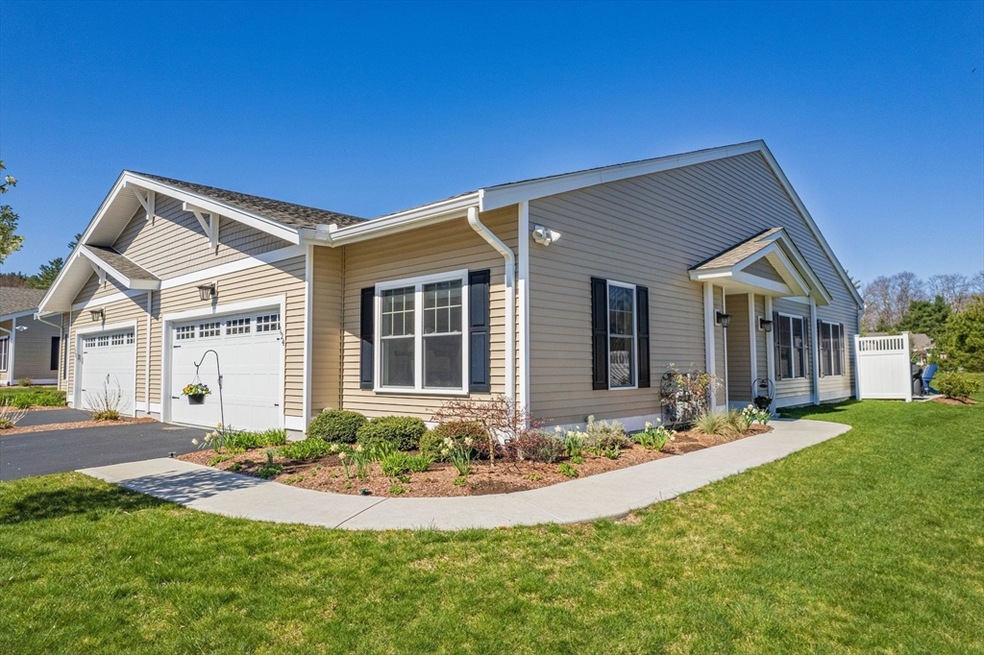 124 Rogerson Crossing unit 124, Uxbridge, MA 01569 - photo 1