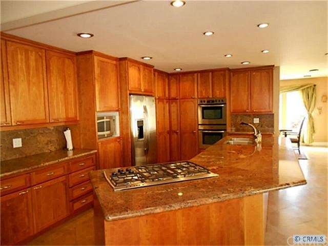 Gourmet kitchen with large granite island, plenty 
