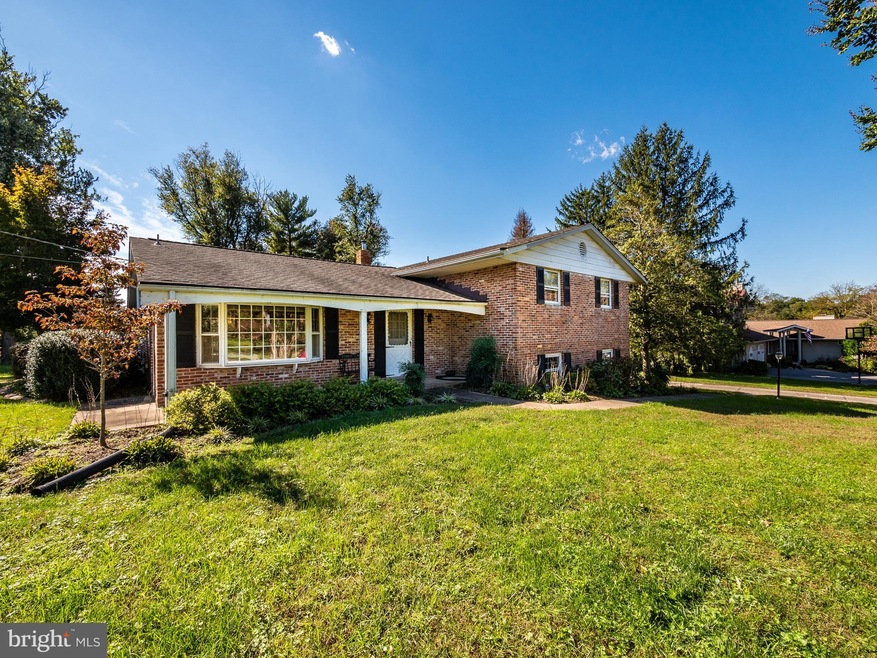 10813 Hunting Ln, Columbia, MD 21044 - photo 1