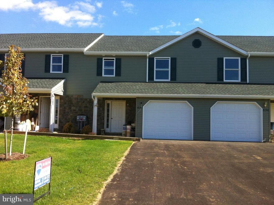 636 Sunflower St, New Holland, PA 17557 - photo 1