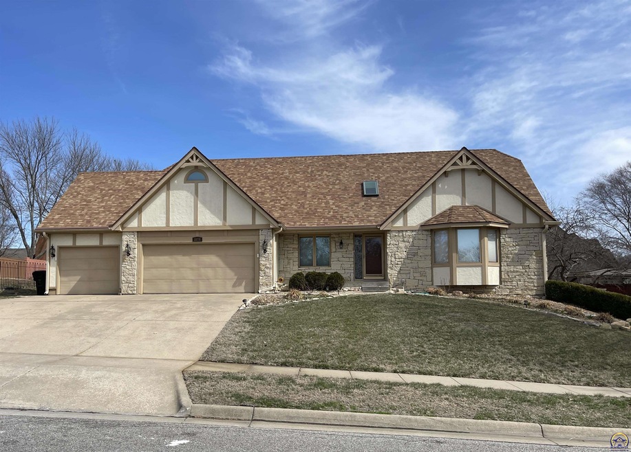 3118 SW Wanamaker Dr, Topeka, KS 66614 - photo 1