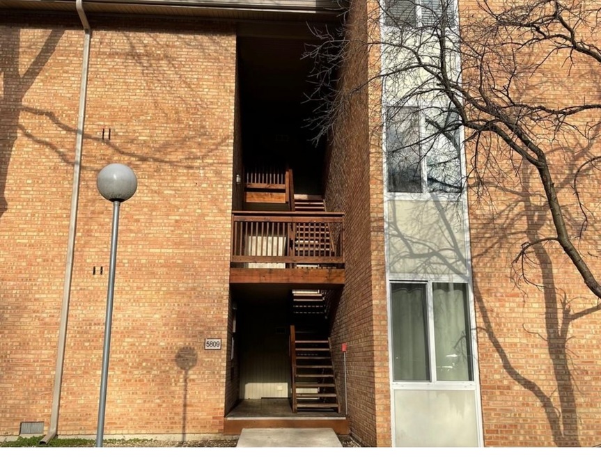 5809 Oakwood Dr unit C, Lisle, IL 60532 - photo 1