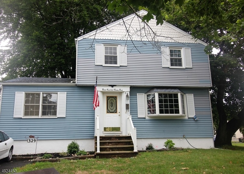329 Pine St, Pompton Lakes, NJ 07442 - photo 1