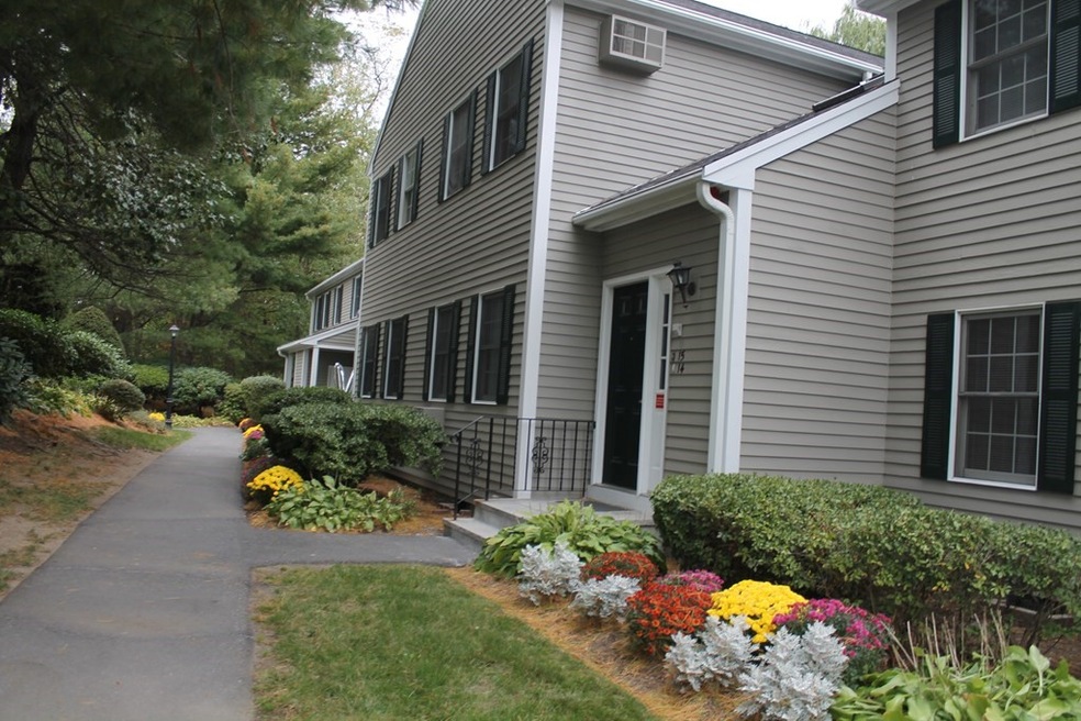 425 Woburn St unit 12, Lexington, MA 02420 - photo 1