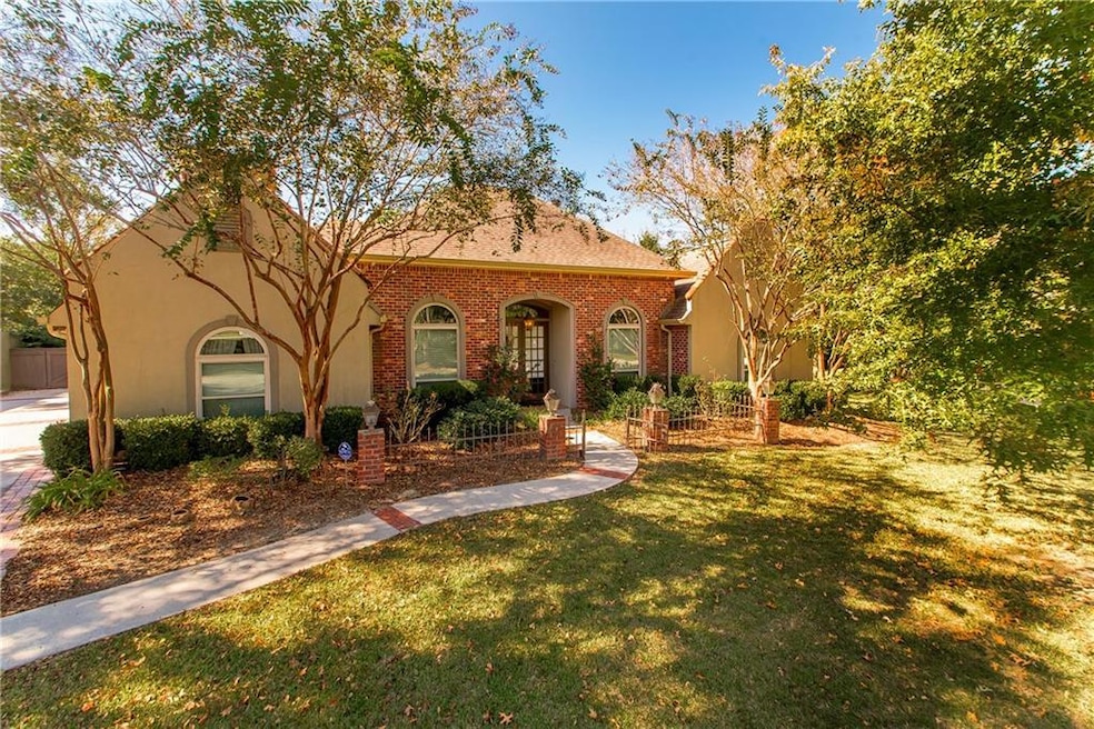 311 Lobel Ct, Mandeville, LA 70448 - photo 1