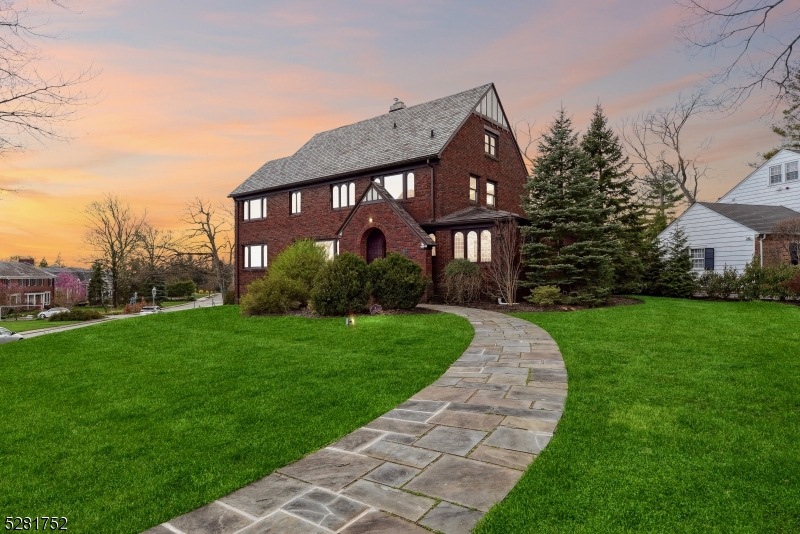 Sold $1,300,000 • Co-Listing Agent