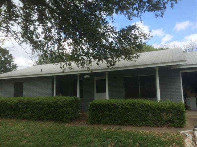 302 W Nimitz St, Fredericksburg, TX 78624 - photo 1