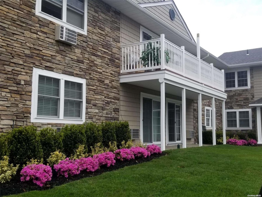 525 Imperial Way unit I5-530, Bayport, NY 11705 - photo 1