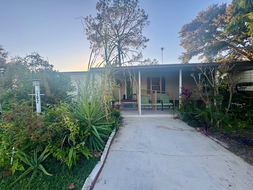 102 Palmyra Ct, Leesburg, FL 34748 - photo 1