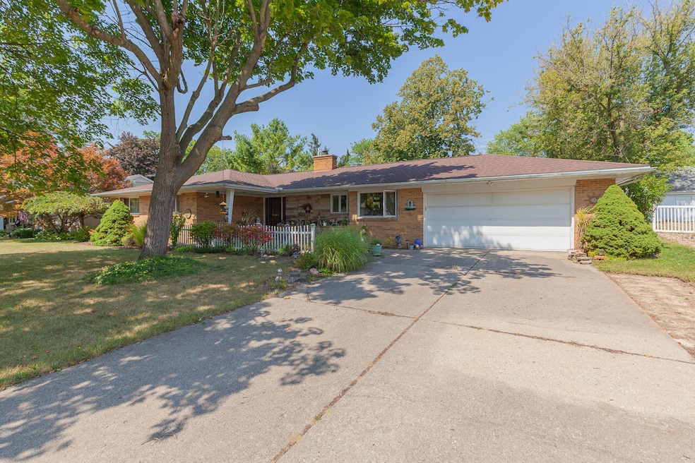 916 Hillcrest Dr - 1031