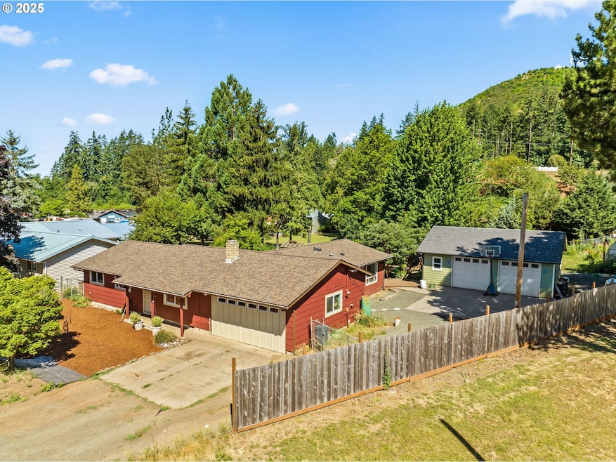 34755 Row River Rd, Cottage Grove, OR 97424 - photo 1