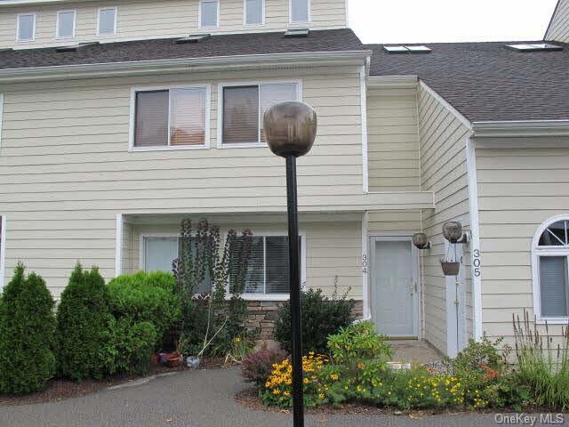 304 Crystal Hill Ln, Poughkeepsie, NY 12603 - photo 1