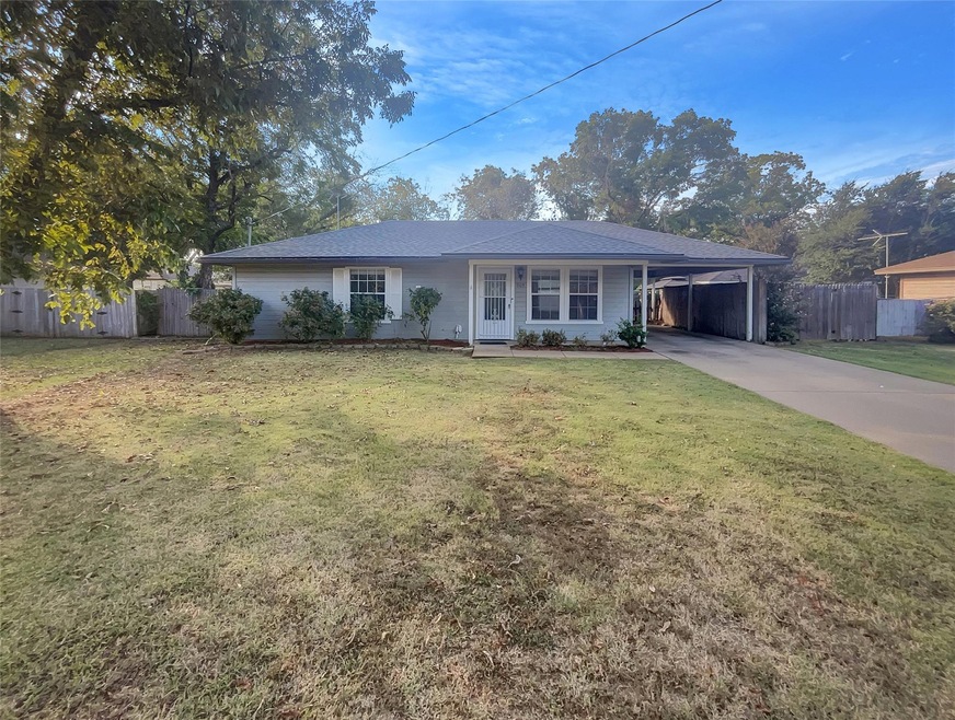 905 Hodge St, Cleburne, TX 76033 - photo 1