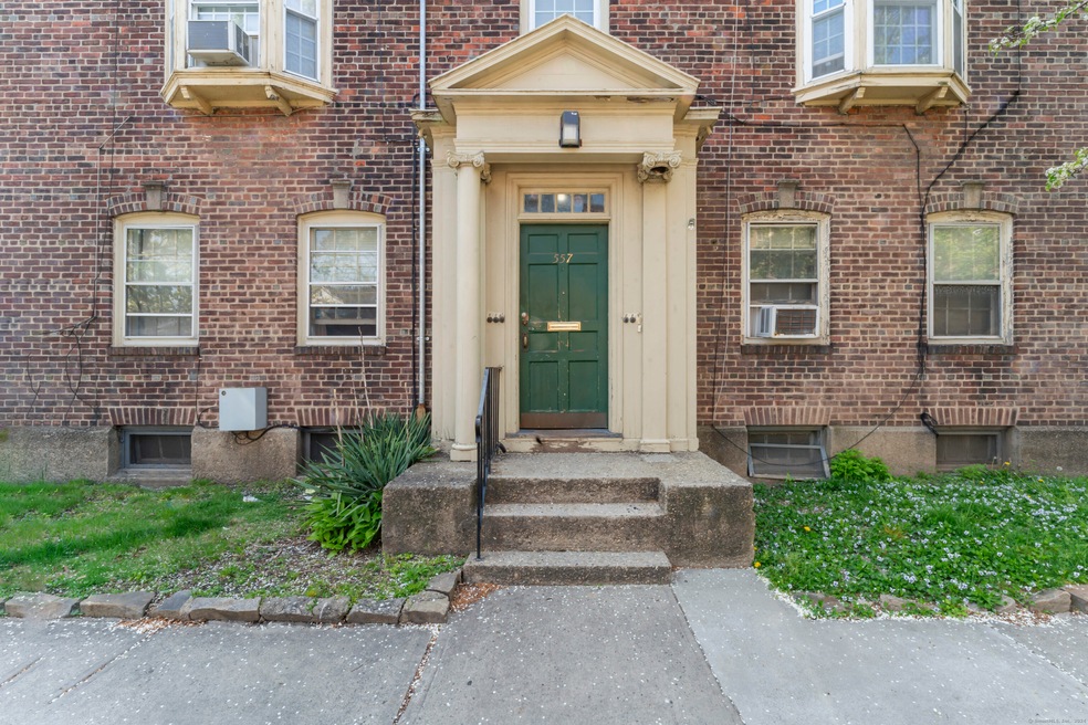 557 Wilmot Ave unit 3, Bridgeport, CT 06607 - photo 1