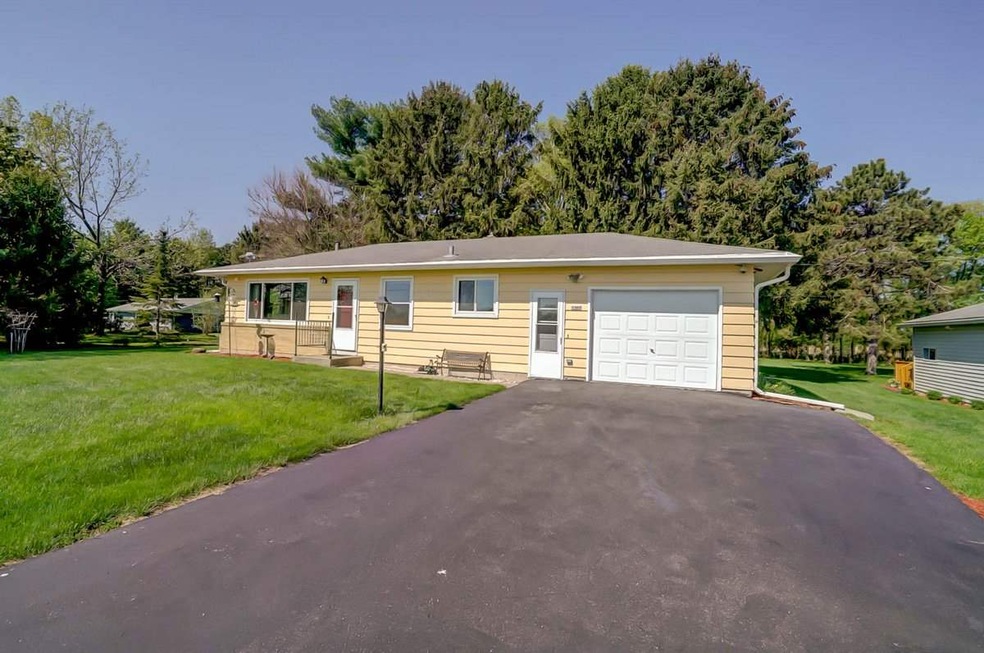 1347 S Fish Hatchery Rd, Oregon, WI 53575 - photo 1