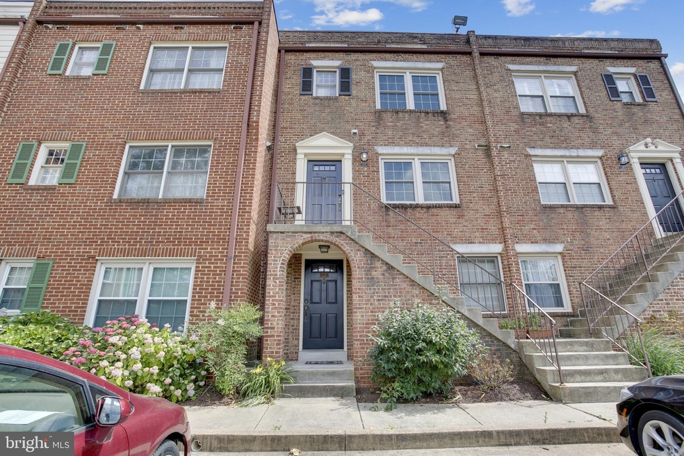 953 S Scott St unit 1, Arlington, VA 22204 - photo 1