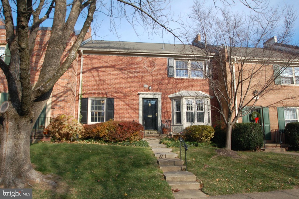 6012 Queenston St, Springfield, VA 22152 - photo 1