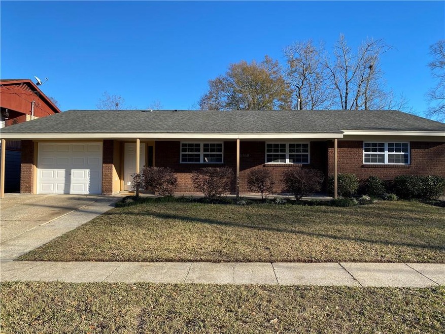 3758 Arrowhead Dr, 4 bdrm/2 bath, 1643 living/2289