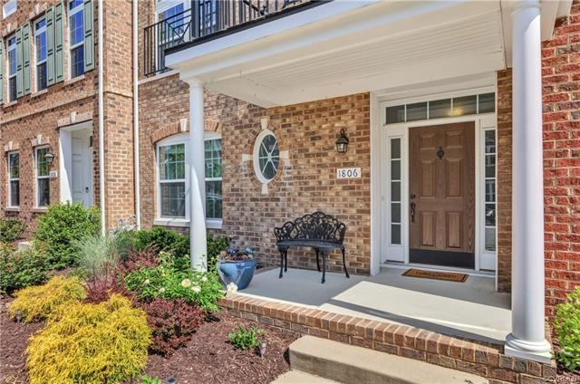 1806 Liesfeld - a Beautiful Front Entry!