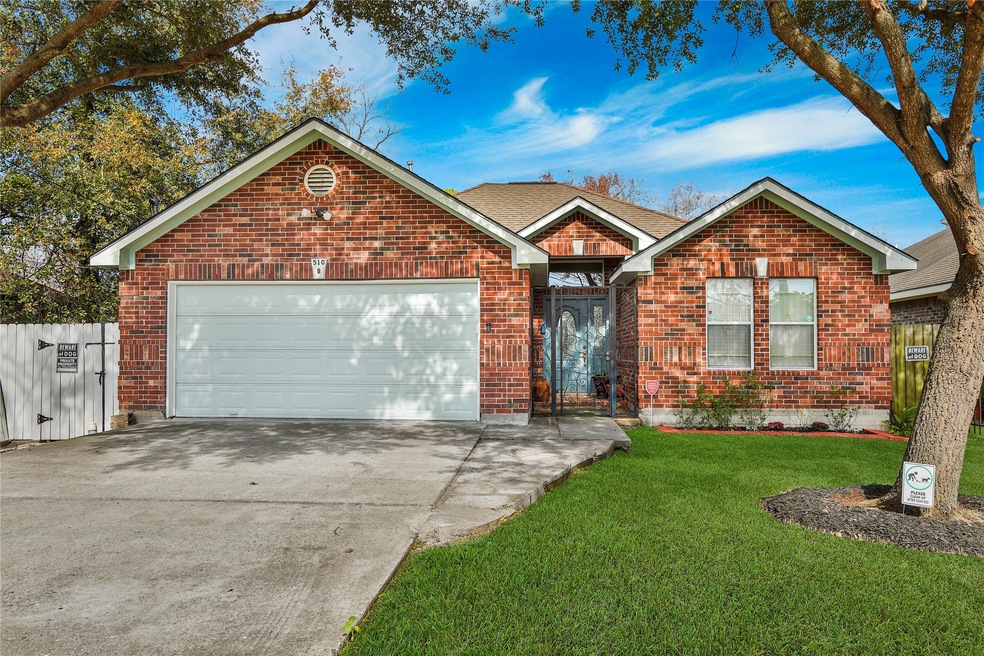 510 W Donovan St unit B, Houston, TX 77091 - photo 1