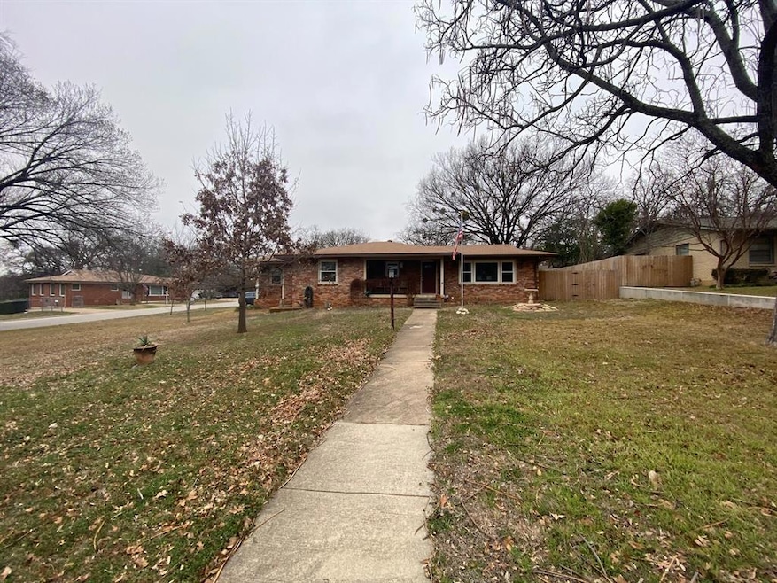 537 Hurstview Dr, Hurst, TX 76053 - photo 1