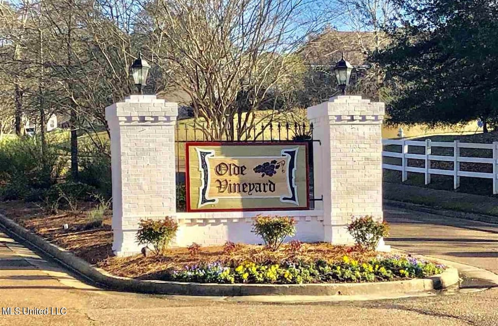 Olde Vineyard Entrance