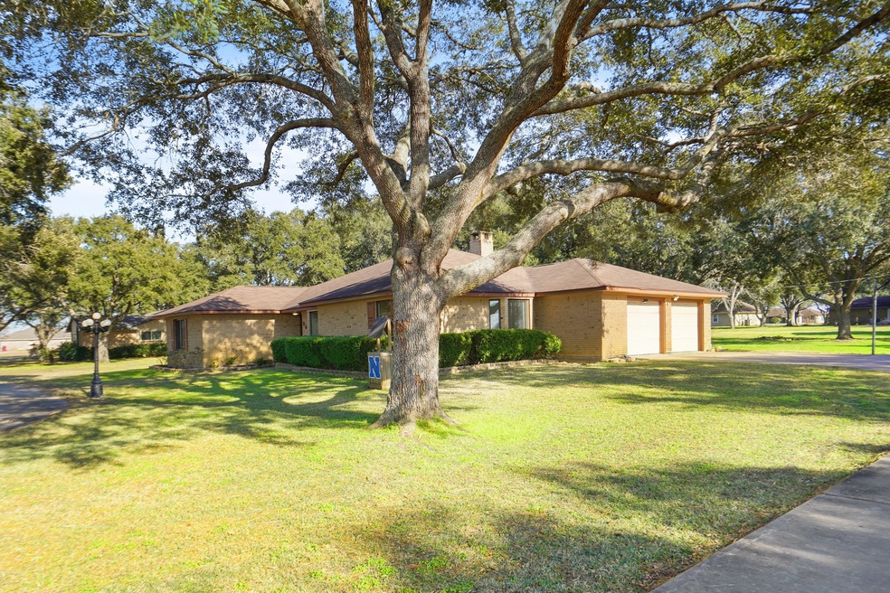 9015 Dixie Ln, Needville, TX 77461 - photo 1