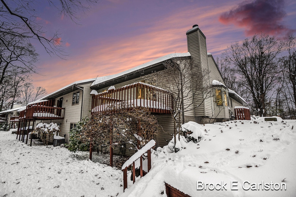 1231 Creekview Dr, Muskegon, MI 49441 - photo 1