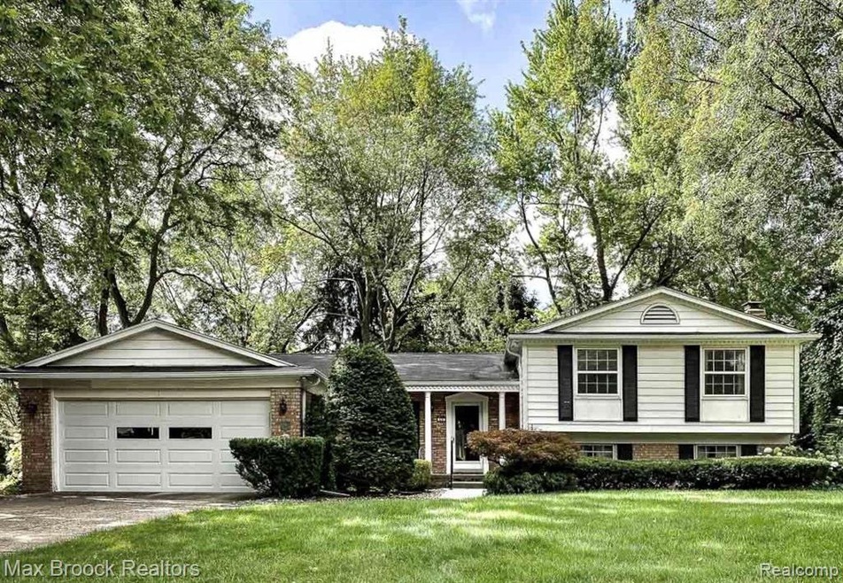 Welcome home to 670 Sedgefield Drive