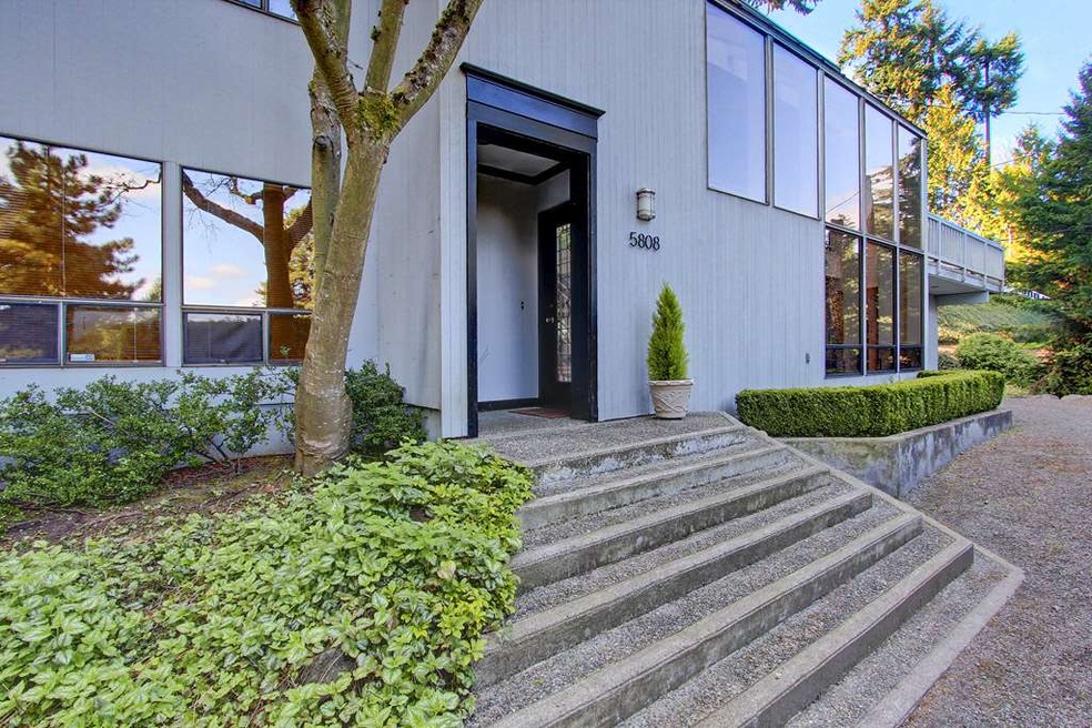 5808 E Mercer Way, Mercer Island, WA 98040 - photo 1