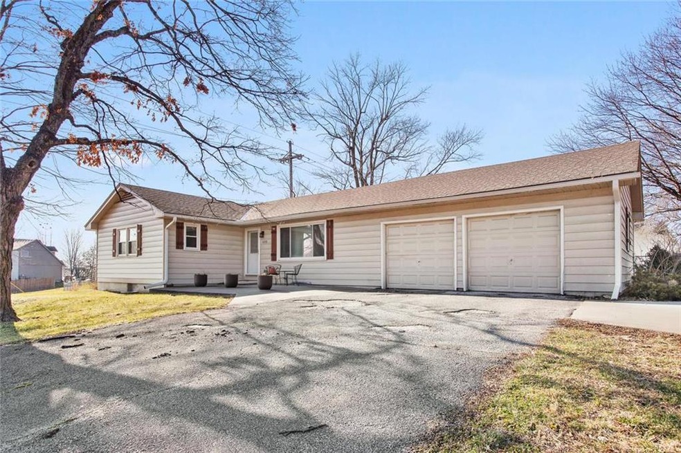 522 S Madison St, Raymore, MO 64083 - photo 1