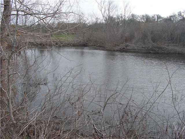 Land/Lot : Huge Pond!