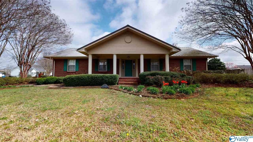 15306 Kings Dr, Athens, AL 35611 - photo 1
