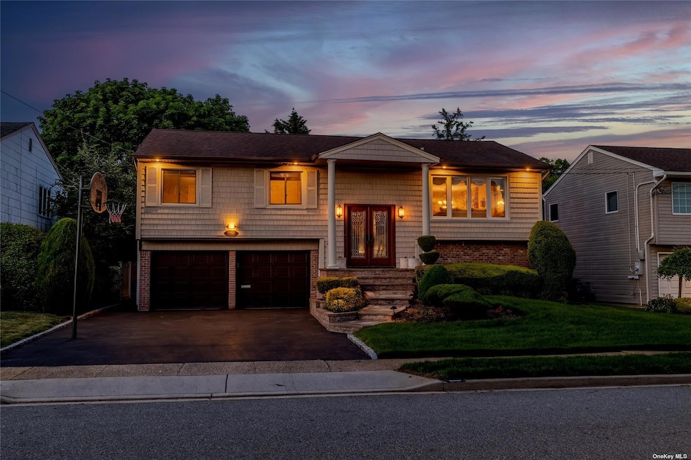 Sold $900,000 • Co-Listing Agent