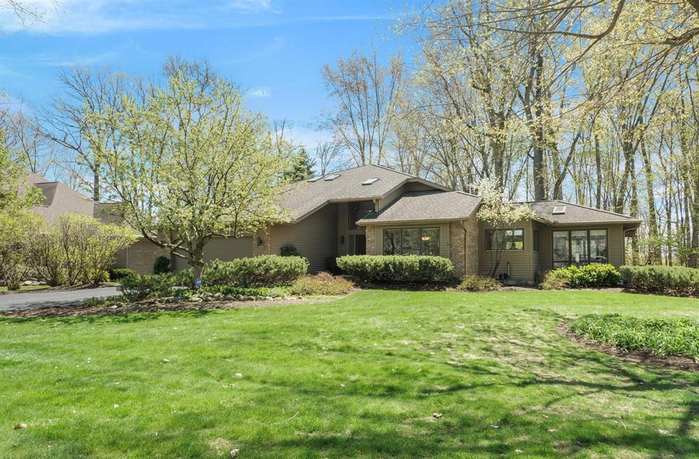 4562 Cross Creek Dr, Ann Arbor, MI 48108 - photo 1