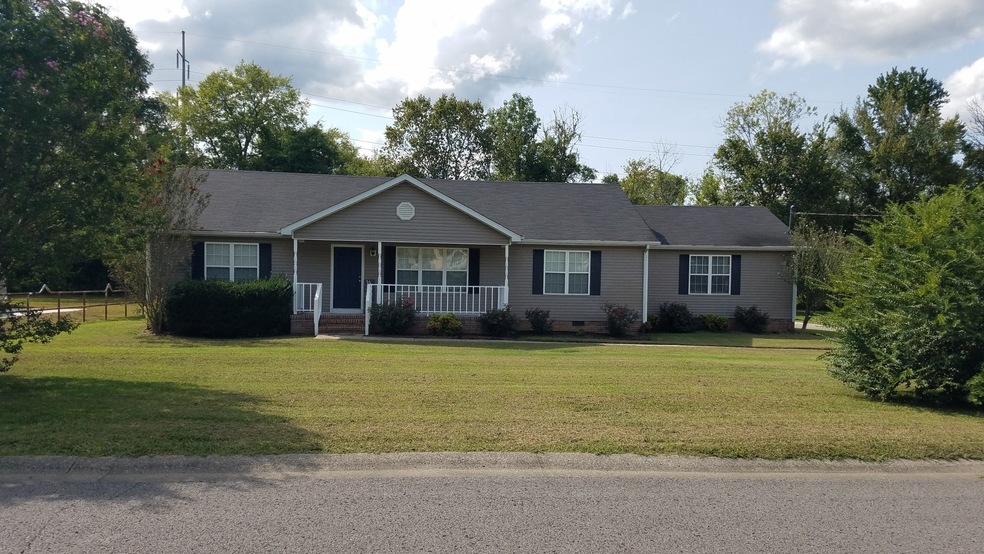 105 Idle Dr, Shelbyville, TN 37160 - photo 1