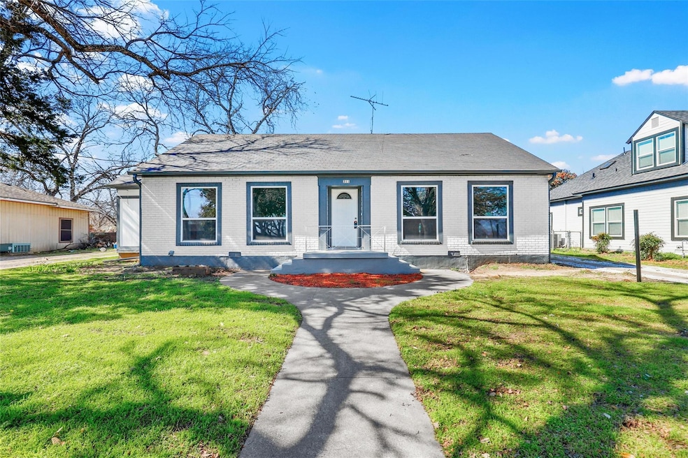 311 SW 3rd St, Grand Prairie, TX 75051 - photo 1