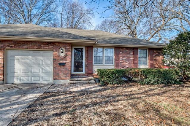 917 NW 10th St, Blue Springs, MO 64015 - photo 1