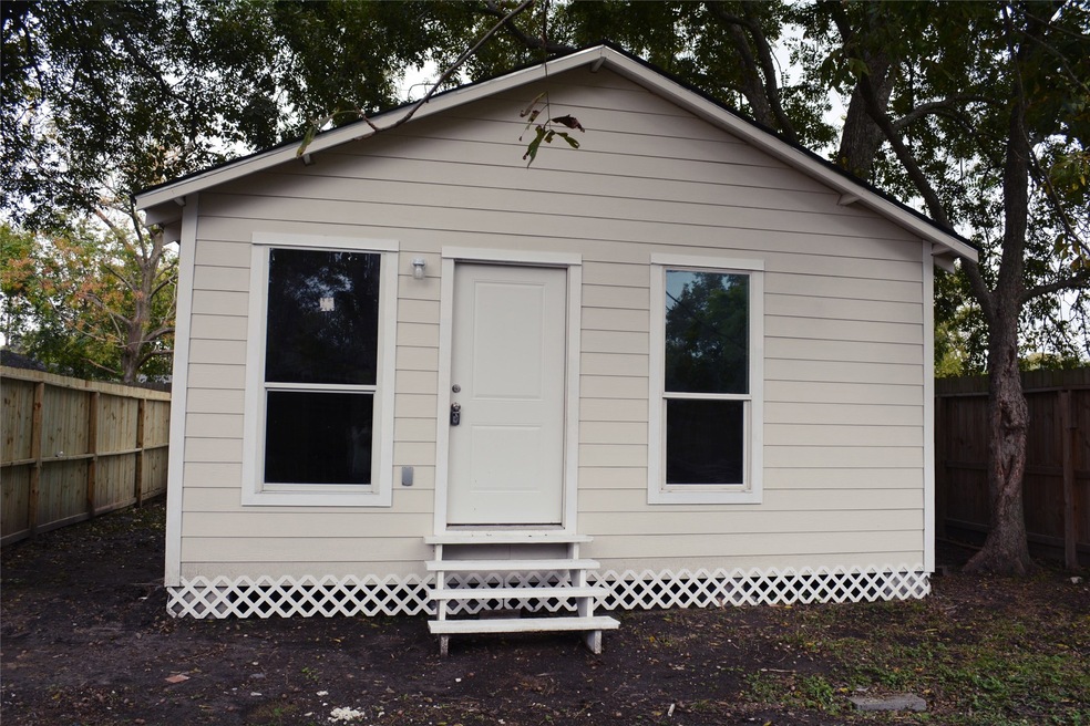 1020 Dewalt St unit B, Houston, TX 77088 - photo 1