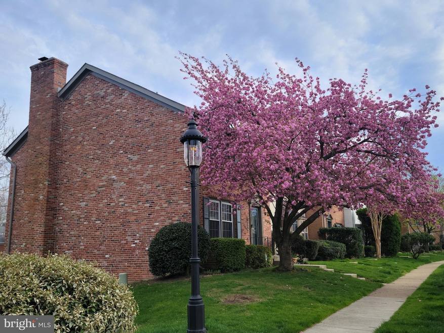 8401 Willow Forge Rd, Springfield, VA 22152 - photo 1