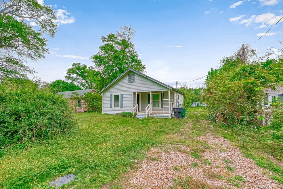 824 Woodcrest Dr, Houston, TX 77018 - photo 1